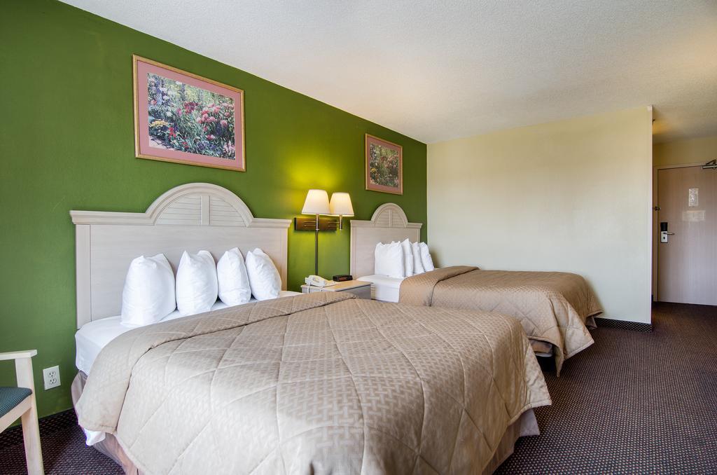 Quality Inn Merriam Kansas Экстерьер фото