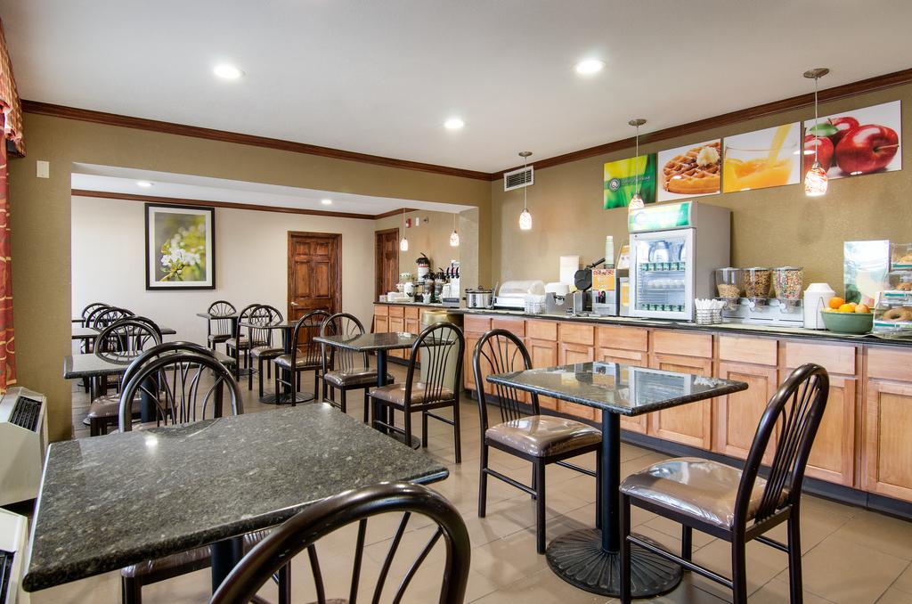 Quality Inn Merriam Kansas Экстерьер фото