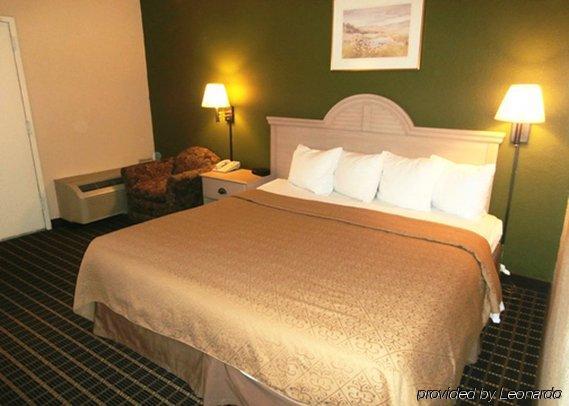 Quality Inn Merriam Kansas Экстерьер фото