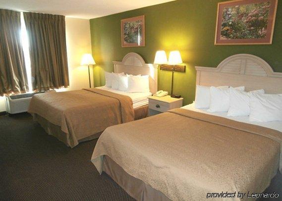 Quality Inn Merriam Kansas Экстерьер фото