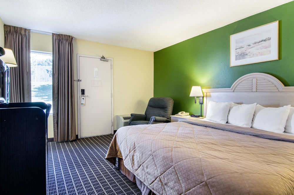 Quality Inn Merriam Kansas Экстерьер фото