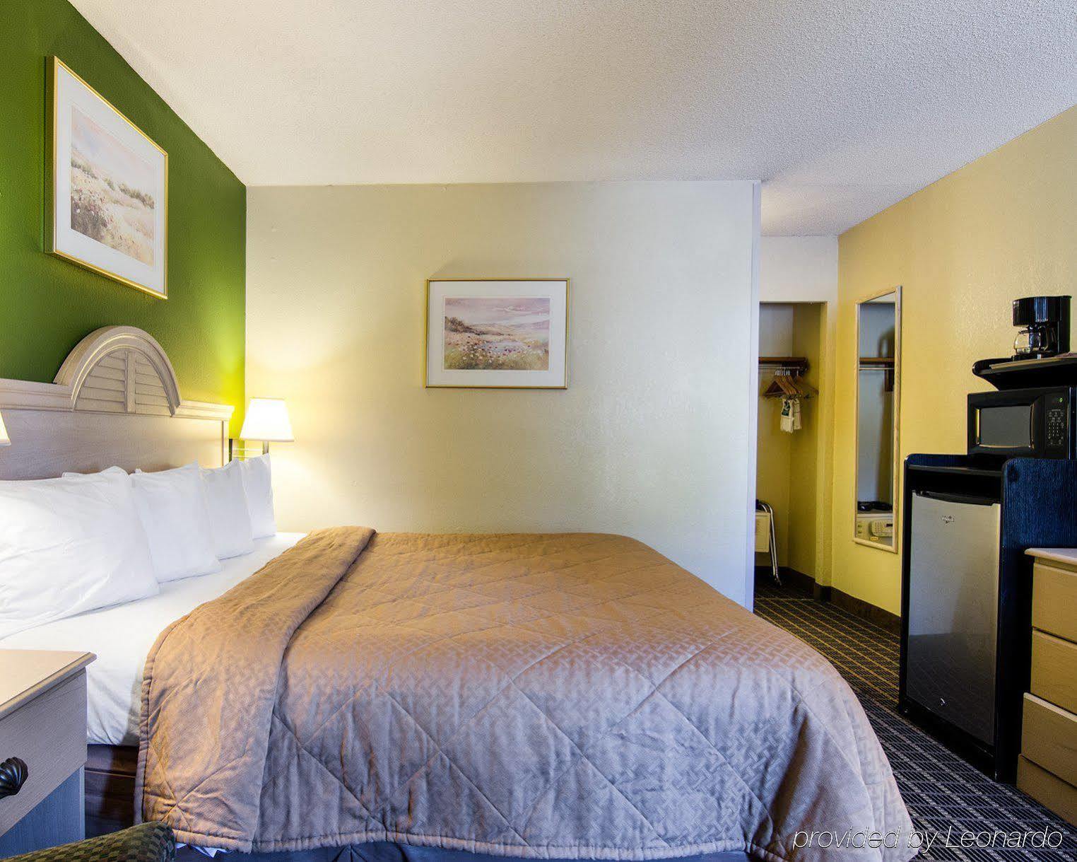 Quality Inn Merriam Kansas Экстерьер фото