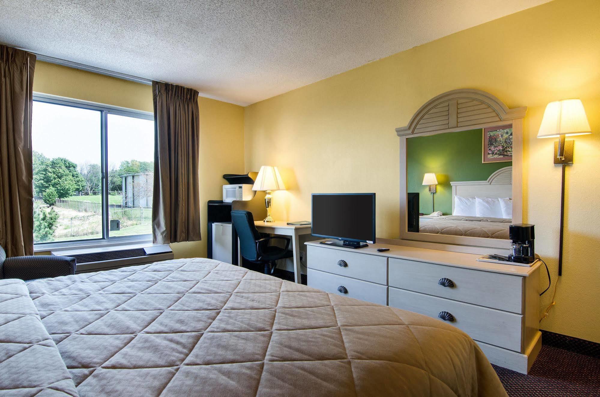 Quality Inn Merriam Kansas Экстерьер фото